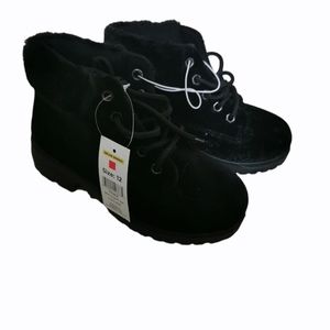 𝅺BOBBIE Brooks girls boots